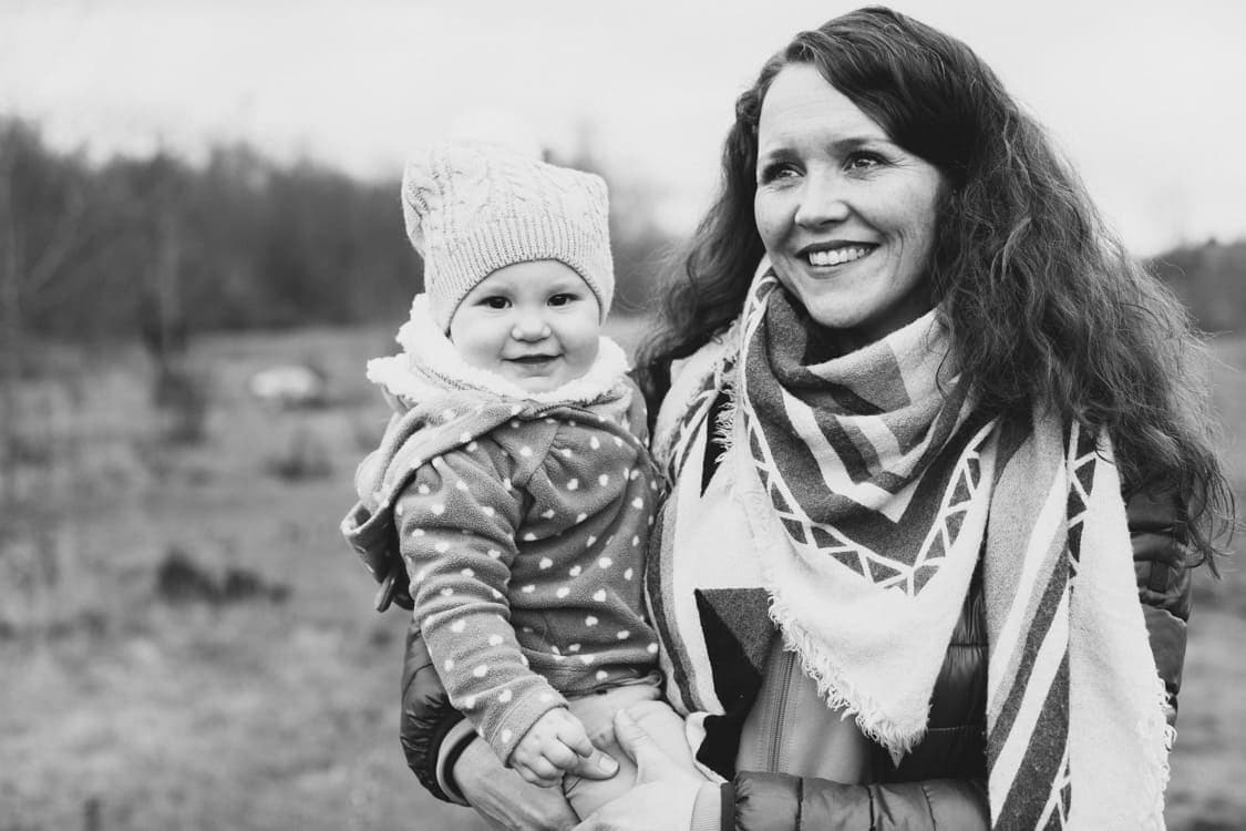 Mama Tochter Foto in schwarz-weiß