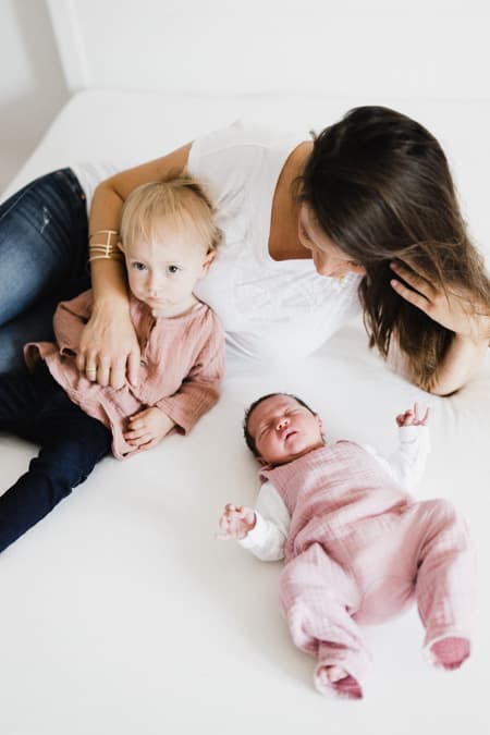 Mama mit Baby und Kleinkind