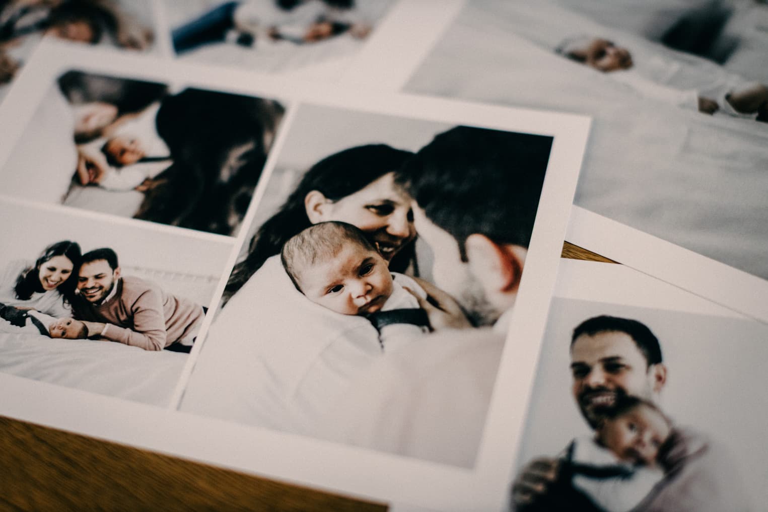 Nahaufnahme weiterer Fotoabzüge aus dem Fotoshooting Fotobox ideal für Bildercollagen